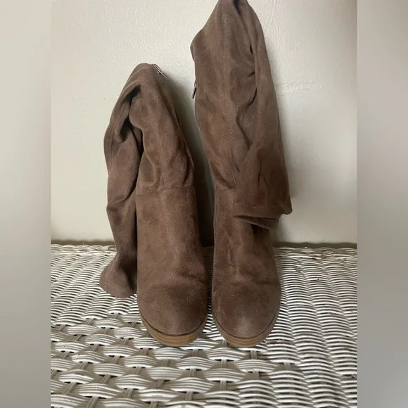 Wild Diva Amaya Women's Faux Suede Lace-Up Chunky Heel Boot - Picture 6 of 6